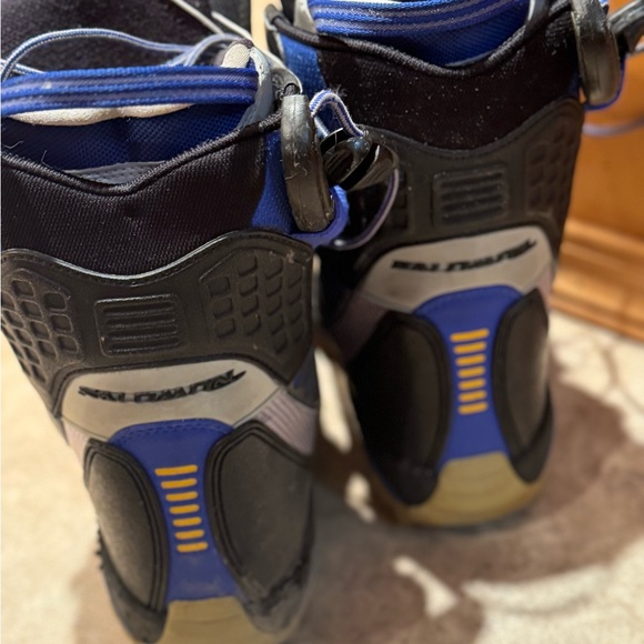 Women’s snowboard boot - Picture 2 of 3